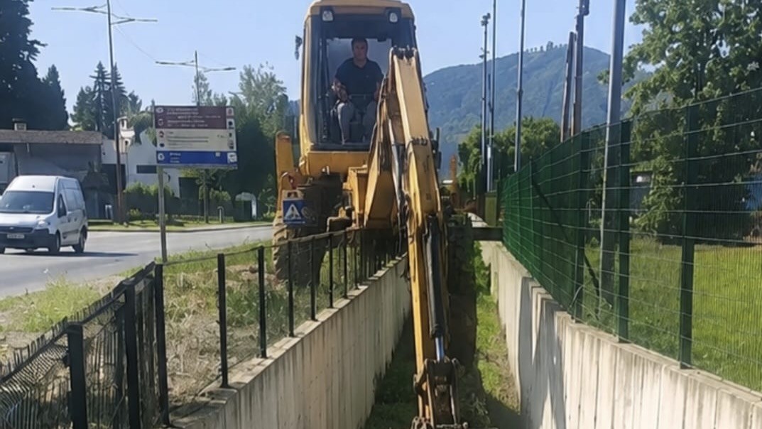 Чишћење водотокова и канала у општини Лучани