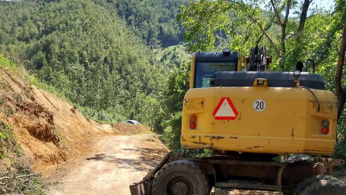 Припремни радови за асфалтирање локалног пута у засеоку Милићи, МЗ Глог