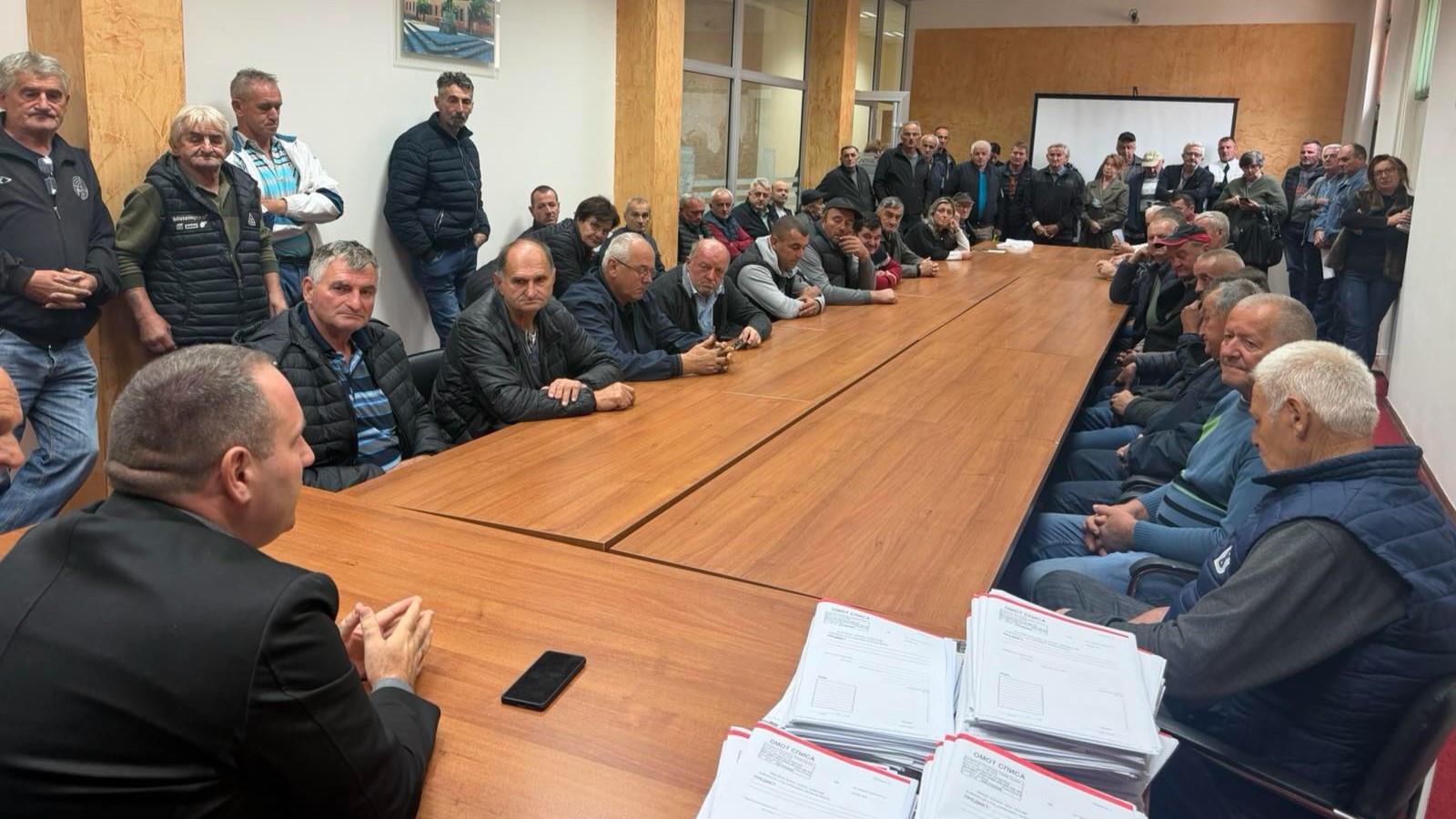 Потписивање уговора о подршци пољопривредницима у Гучи, општина Лучани